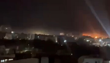 ببینید | لحظه حمله هوایی رژیم اسرائیل به ساختمانی در شهر صور