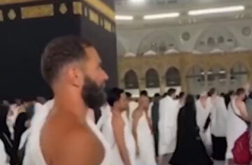 ببینید | حضور کریم بنزما در مکه برای ادای حج