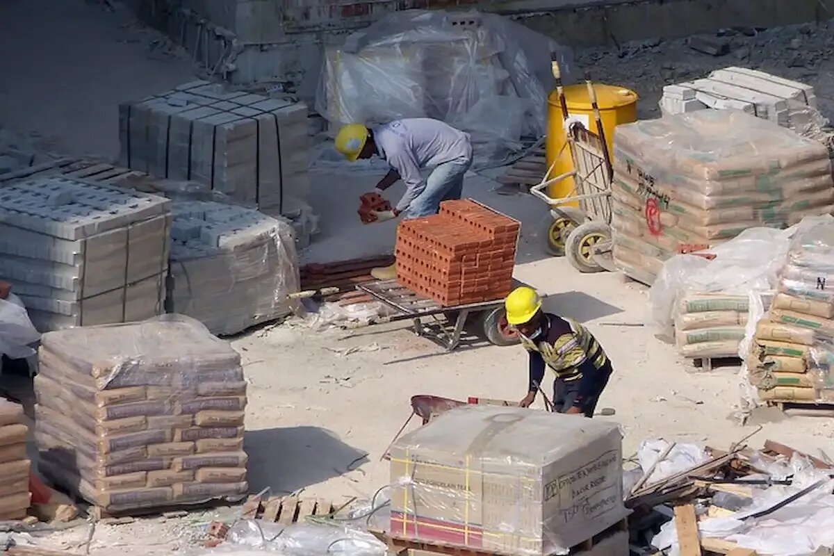 سیگنال جدید بانک مرکزی به ساختمان‌سازها / قیمت مصالح ساختمانی چه تغییری کرد؟+ جدول قیمت