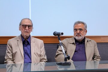 در برنامه «روایت جنگ در دل جنگ» مطرح شد: جواد شمقدری: باند و جناح در حوزه فرهنگ راه ندارد/هوشنگ توکلی: رهبر شهید در حوزه فرهنگ و هنر دارای نگاه ویژها در برنامه «روایت جنگ در دل جنگ» مطرح شد: جواد شمقدری: باند و جناح در حوزه فرهنگ راه ندارد/هوشنگ توکلی: رهبر شهید در حوزه فرهنگ و هنر دارای نگاه ویژها