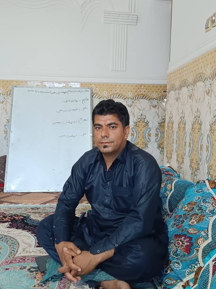 معلمی که در میان جنگ آموزگار ماند؛ «نمیتوانم نسبت به این استعدادها بیتفاوت باشم»/ جلوگیری از ادامه تحصیل بهدلیل مسائل فرهنگی