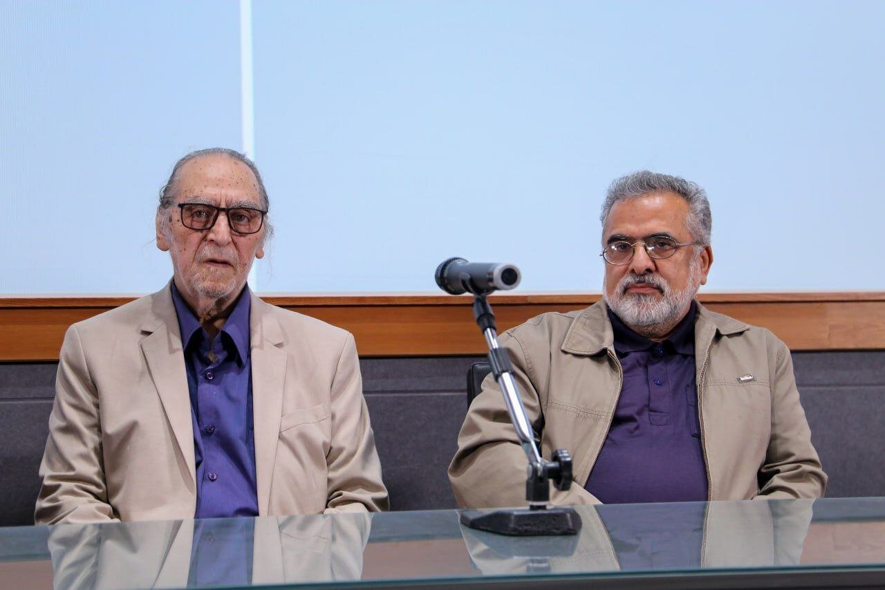 در برنامه «روایت جنگ در دل جنگ» مطرح شد: جواد شمقدری: باند و جناح در حوزه فرهنگ راه ندارد/هوشنگ توکلی: رهبر شهید در حوزه فرهنگ و هنر دارای نگاه ویژه‌ا