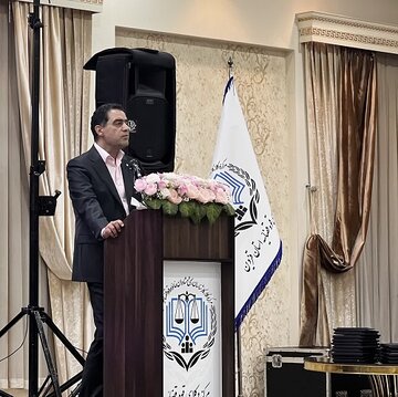 نویسنده.jpg