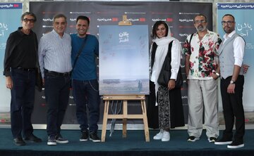ماحصل رنج ۳۳ روزه عوامل را روی پرده ببینید/روایتی واقعگرا در یک اتوبوس شهری ماحصل رنج ۳۳ روزه عوامل را روی پرده ببینید/روایتی واقعگرا در یک اتوبوس شهری