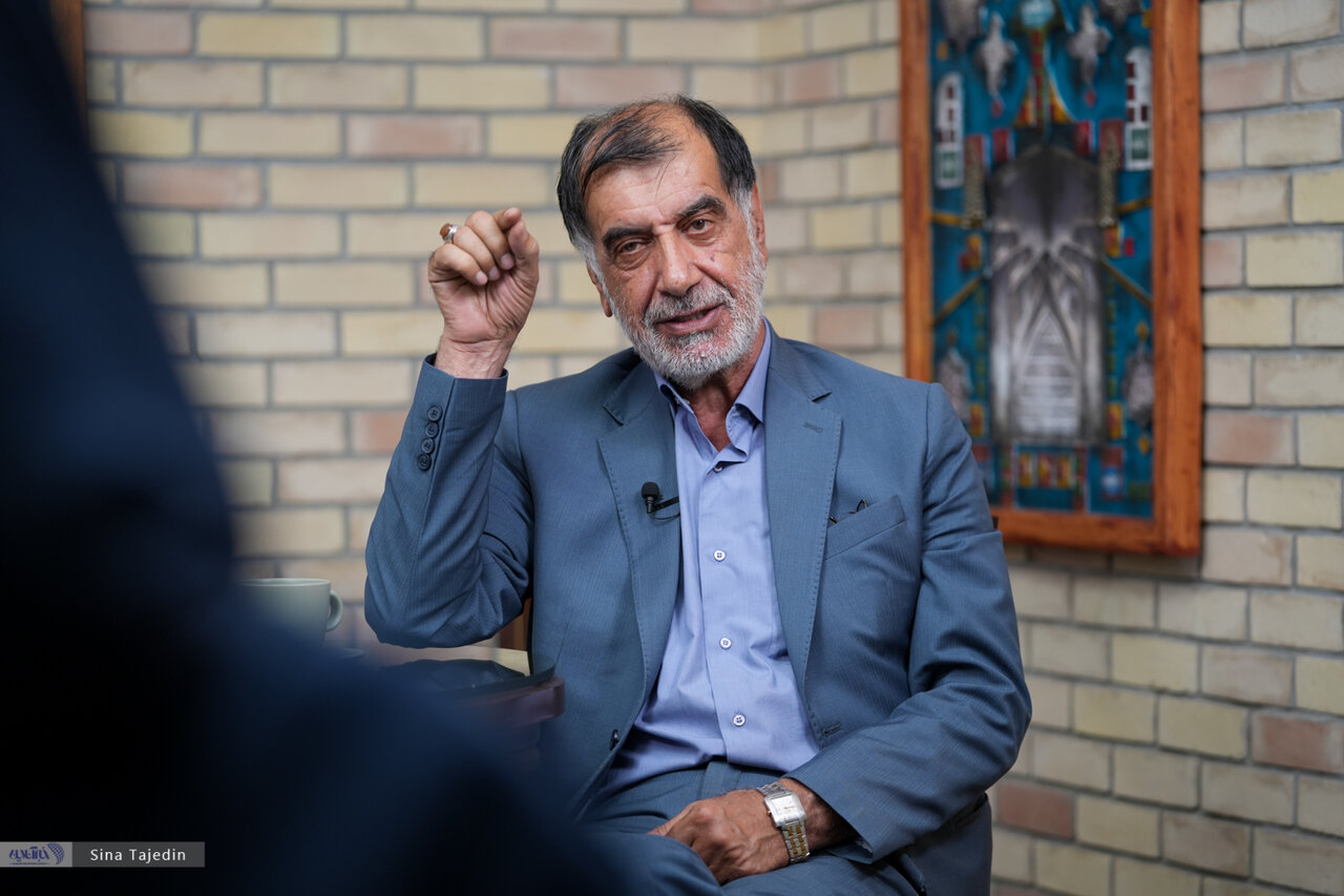 محمدرضا باهنر: عده‌ای در کشور می‌توانند بگویند که با تعطیل کردن برنامه هسته‌ای مخالفیم، اما نباید بگویند قالیباف دارد خیانت می‌کند/ من بازنشسته شده‌ام