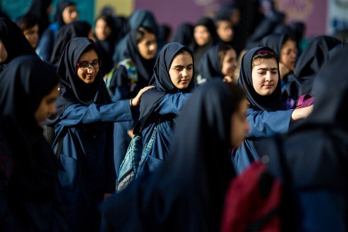 مدرسه هم «طبقاتی» شده؛ «بچههای باهوش با حسرت نگاه میکنند، برخی با پول و سهمیه دانشگاهها میروند»