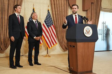 ونس: نتانیاهو در ارتباط با ایران دچار اشتباهاتی شده است ونس: نتانیاهو در ارتباط با ایران دچار اشتباهاتی شده است