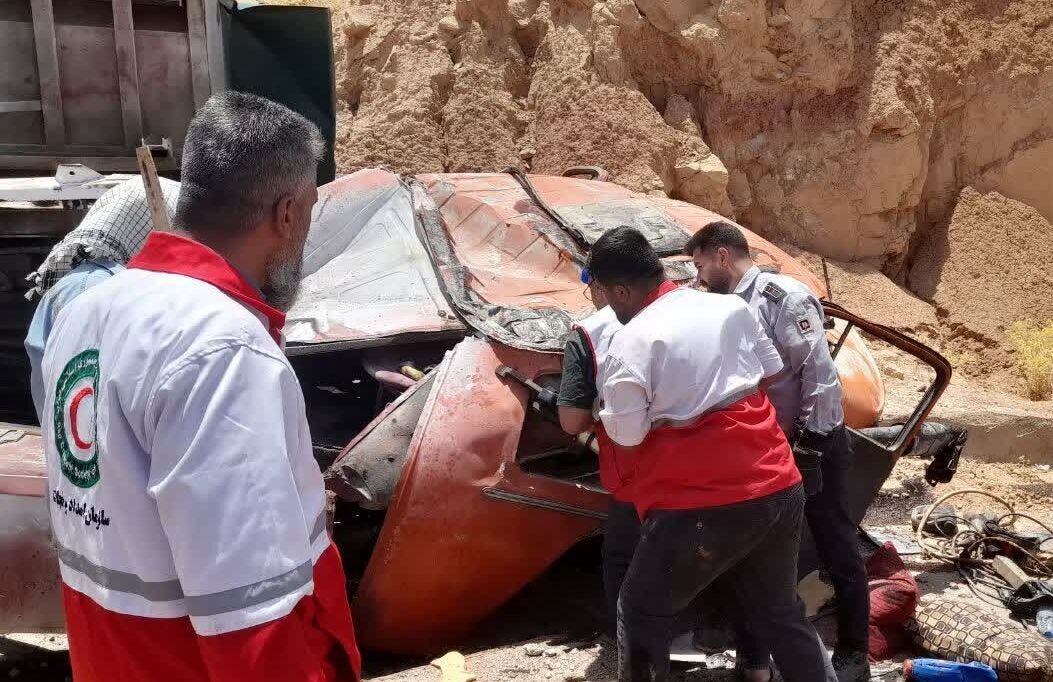 پژو ۴۰۵ پس از سقوط به دره آتش گرفت/ آمار فوتی ها و مصدومان