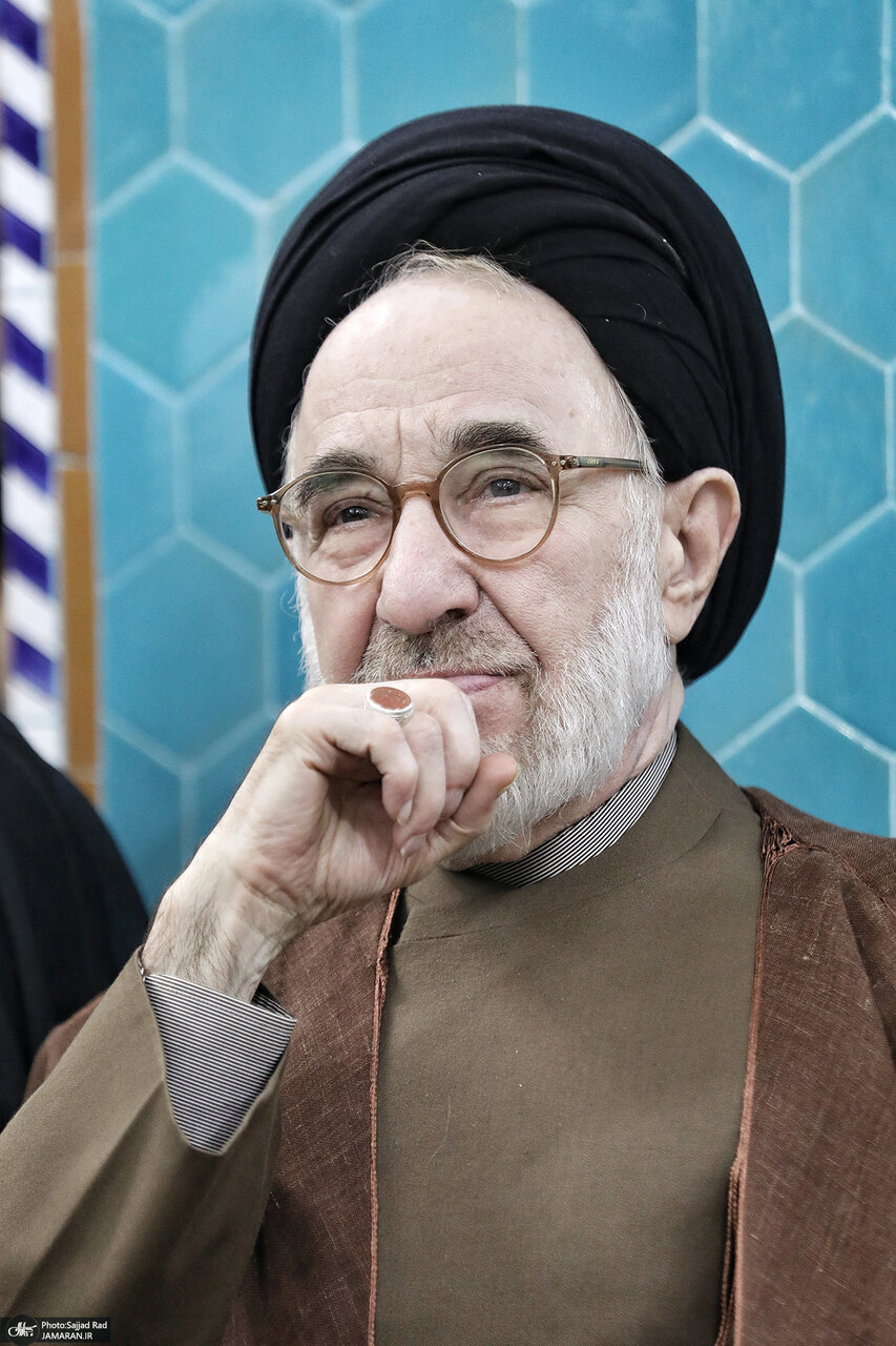 تصاویری از سید محمد خاتمی در مراسم تشییع و ختم خواهرش/ نماینده سابق مجلس هم بود