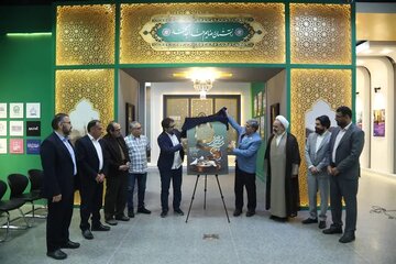 پوستر جشنواره فیلم رضوی مقارن با عید قربان در حرم رضوی رونمایی شد پوستر جشنواره فیلم رضوی مقارن با عید قربان در حرم رضوی رونمایی شد