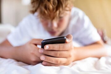 جنجال یک محدودیت بزرگ در بریتانیا؛ اجماع بی‌سابقه پزشکان علیه نوجوانان/ ماجرا چیست؟