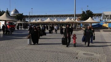 بازگشت بیوقفه زائران از مرز مهران/ تردد ۱۹ هزار نفر در ۲۴ ساعت بازگشت بیوقفه زائران از مرز مهران/ تردد ۱۹ هزار نفر در ۲۴ ساعت