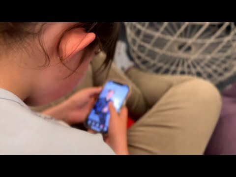 جنجال یک محدودیت بزرگ در بریتانیا؛ اجماع بی‌سابقه پزشکان علیه نوجوانان/ ماجرا چیست؟