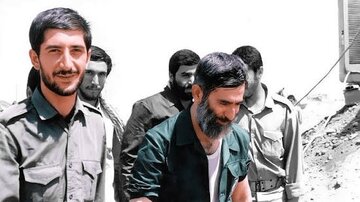 خاطره متفاوت عکاس جنگ از رهبر شهید؛ آقا فرمودند:«خودت چی؟ فقط تو عکس می‌گیری؟...»