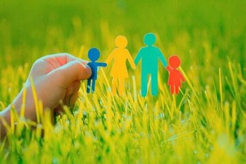 ۷ نشانه والدین هلیکوپتری ۷ نشانه والدین هلیکوپتری