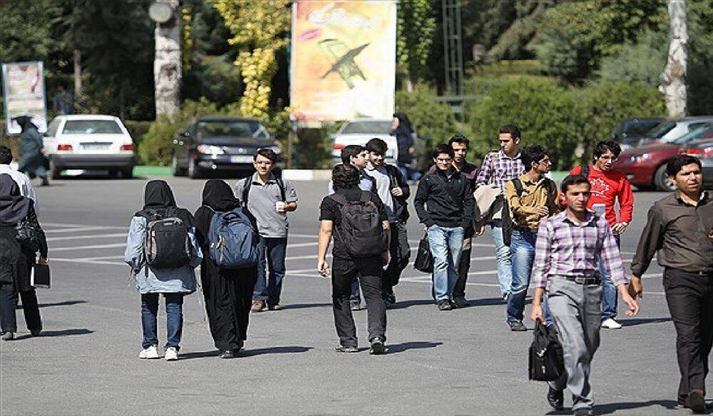 چرا نسل جدید با دین مشکل ندارد، با زبان ما مشکل دارد؟ گسست واژگان در عصر ارتباطات