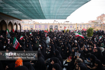 مداحان در مراسم یادبود خانواده رهبر شهید انقلاب؛ از ادای احترام مطیعی تا مدل ورود کریمی + تصویر مداحان در مراسم یادبود خانواده رهبر شهید انقلاب؛ از ادای احترام مطیعی تا مدل ورود کریمی + تصویر
