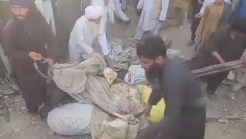 ببینید | واژگونی کامیون حامل مهاجران بازگشتی از پاکستان در لغمان؛ ۱۸ نفر کشته و ۲۹ نفر زخمی شدند