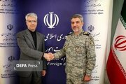 دیدار سخنگوی ارتش  سخنگوی وزارت خارجه/ امیر اکرمی نیا: دیپلماسی و میدان نزدیک‌تر و هماهنگ‌تر از هر زمانی در مسیر تحقق منافع و عزت ملی کشور می‌کوشند