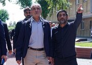 ببینید | شوخی علیرضا دبیر با لباس پزشکیان