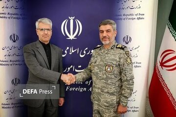 دیدار سخنگوی ارتش سخنگوی وزارت خارجه/ امیر اکرمی نیا: دیپلماسی و میدان نزدیکتر و هماهنگتر از هر زمانی در مسیر تحقق منافع و عزت ملی کشور میکوشند دیدار سخنگوی ارتش سخنگوی وزارت خارجه/ امیر اکرمی نیا: دیپلماسی و میدان نزدیکتر و هماهنگتر از هر زمانی در مسیر تحقق منافع و عزت ملی کشور میکوشند