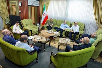 آقای پزشکیان! تصمیمات شجاعانه بگیر! شجاعانه تر از درآوردن کت یا درآوردن کت به قصد نشان دادن جنم/ مردم دارند برای بقا دست و پا می زنند