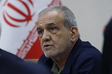 تصاویر متفاوت از جلسه هیات دولت/ از تیپ متفاوت پزشکیان و بگو و بخند با عراقچی تا صحبت حاشیه ای خانم وزیر با محمدرضا عارف تصاویر متفاوت از جلسه هیات دولت/ از تیپ متفاوت پزشکیان و بگو و بخند با عراقچی تا صحبت حاشیه ای خانم وزیر با محمدرضا عارف