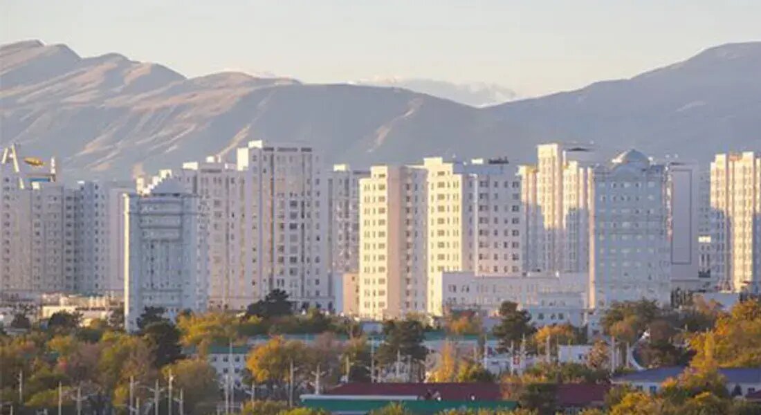 عکس رنگی‌شده شمال تهران در سال ۱۳۱۶