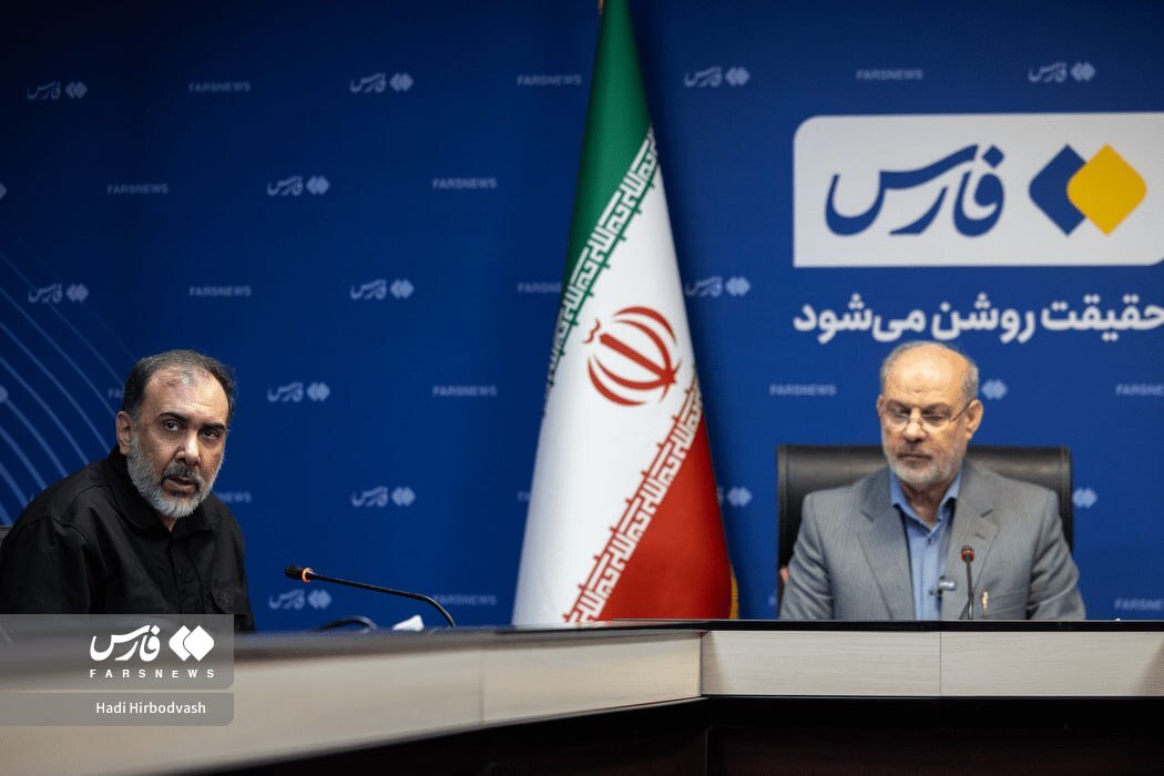 بازدید سخنگوی سپاه از خبرگزاری اصولگرا/ از لباس متفاوت سخنگوی نظامی تا نشست با خبرنگاران + عکس