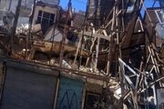 ببینید | لحظه فرو ریختن ساختمان نیمه‌کاره در ملازینال تبریز