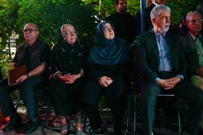 پایان «حضور غیاب» دانش‌آموزان میناب/ کودکان قربانی جنگ‌ها را فراموش نکنیم
