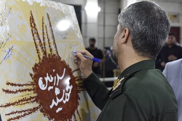«سرزمین خورشید» نمایشگاه عکس فیلمهای احمدرضا درویش افتتاح شد «سرزمین خورشید» نمایشگاه عکس فیلمهای احمدرضا درویش افتتاح شد