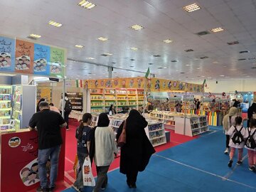 سرانه مطالعه کودک در ایران پایینتر از میانگین جهانی؛ هشدار کارشناسان سرانه مطالعه کودک در ایران پایینتر از میانگین جهانی؛ هشدار کارشناسان