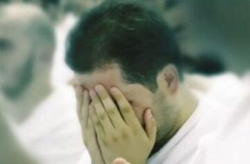 چرا پس از دعا دست به صورت میکشیم؟ چرا پس از دعا دست به صورت میکشیم؟