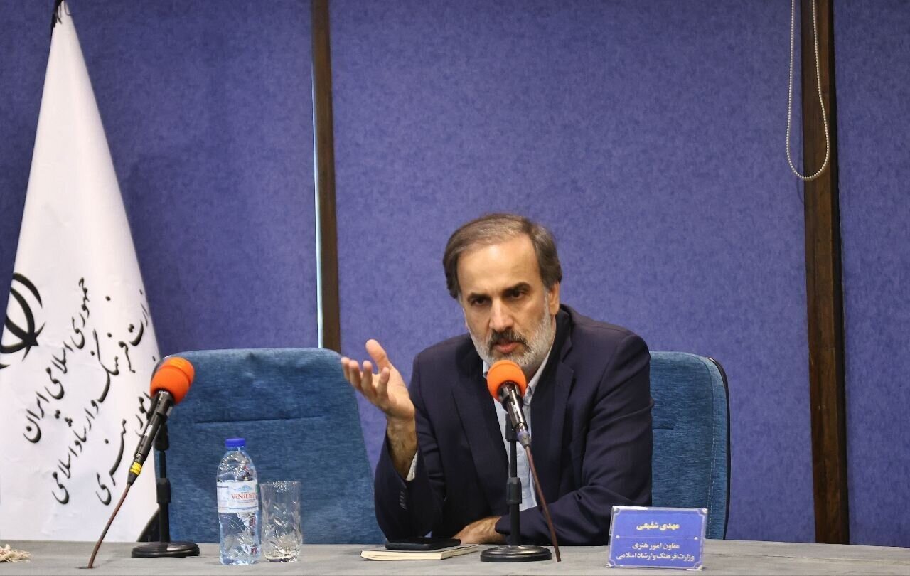 معاون وزیر فرهنگ:
                هشدار درباره جشنواره‌های بدون برنامه؛ حمایت‌ها مشروط می‌شود
