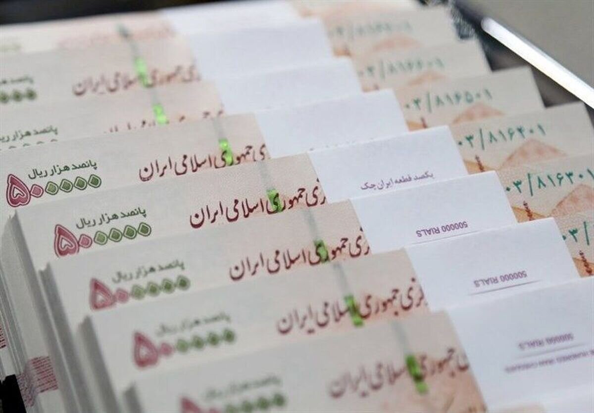 کارگران در انتظار دریافت حقوق، روزهای طولانی را سپری میکنند؛ احتمال دوام اقتصادی آنها بدون درآمد برای بیش از دو ماه بسیار کم است. کارگران در انتظار دریافت حقوق، روزهای طولانی را سپری میکنند؛ احتمال دوام اقتصادی آنها بدون درآمد برای بیش از دو ماه بسیار کم است.