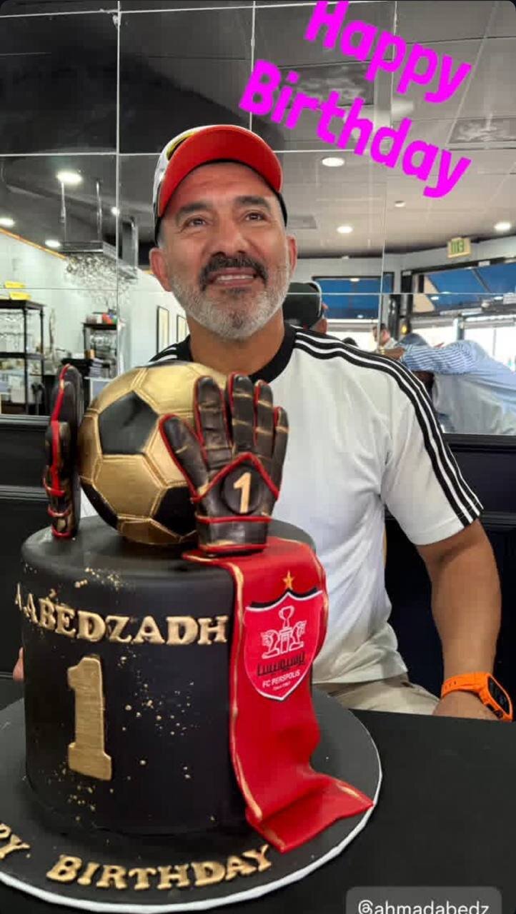 عکس | جشن تولد عابدزاده در آمریکا با کیک پرسپولیس