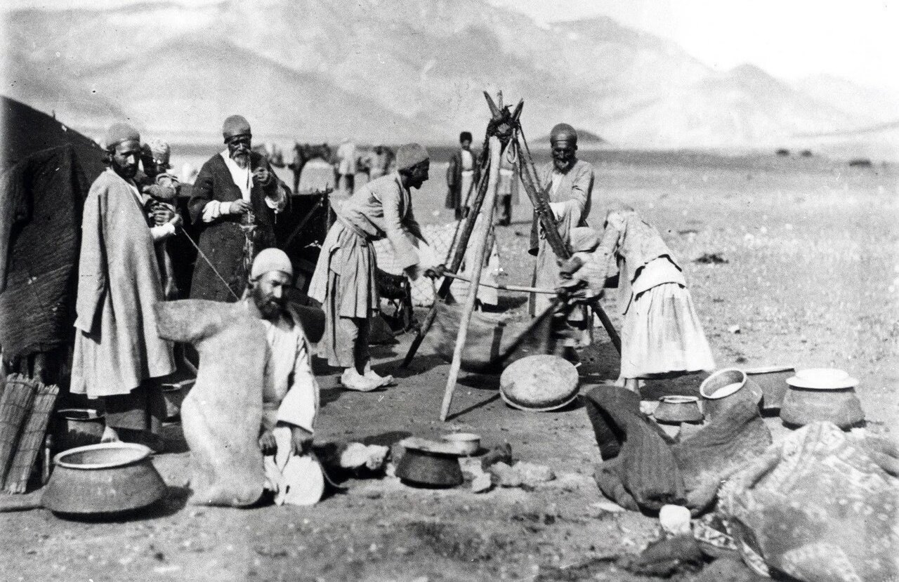 جنون زمینخواری رضاشاه در دهه ۱۳۱۰ به نابودی خانوادههای ملاک انجامید/ سیاست اسکان عشایر درنهایت به خشم و انزجار عشایر از سلسله پهلوی منجر شد