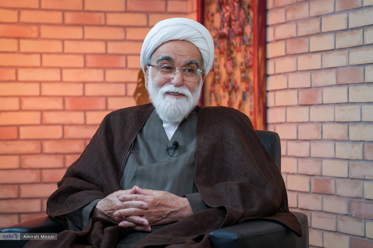 پیام حجت الاسلام والمسلمین عبدالحسین معزی در پی درگذشت احمد ناطق نوری/ مردم‌داری، حسن خلق، گشاده‌رویی و اهتمام به حل مشکلات مردم از صفات او بود