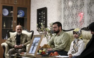 دیدار فرمانده قرارگاه خاتم با خانواده شهیدان نصیرزاده و دره باغی+ تصاویر دیدار فرمانده قرارگاه خاتم با خانواده شهیدان نصیرزاده و دره باغی+ تصاویر