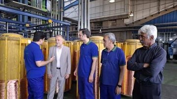 بازدید مدیرکل استاندارد لرستان از واحدهای تولیدی بروجرد