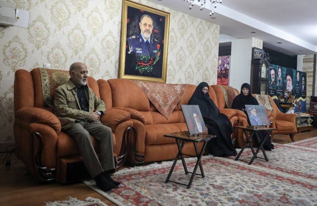 دیدار فرمانده قرارگاه خاتم با خانواده شهیدان نصیرزاده و دره باغی+ تصاویر