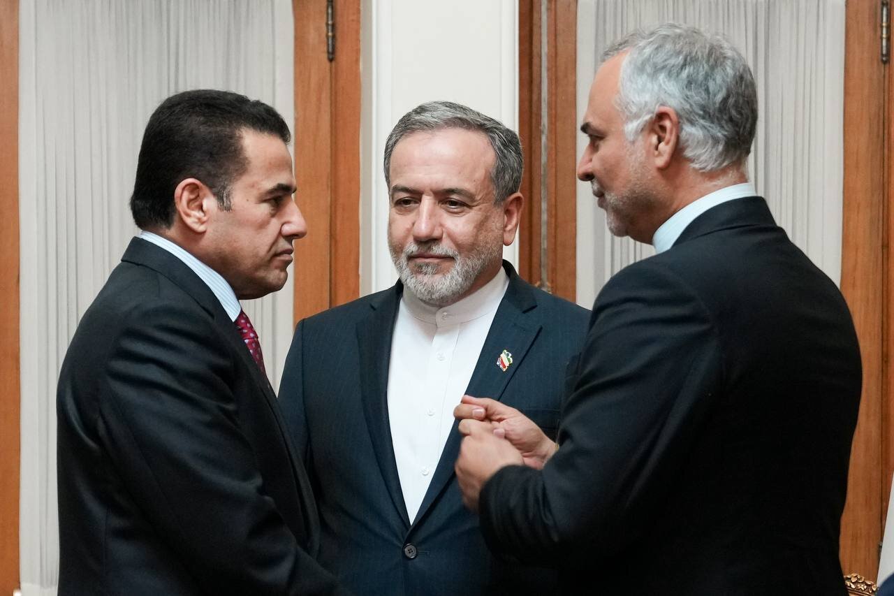کاسه صبری که لبریز شد / هانیزاده: اقلیم کردستان عراق در مسیر اجرای توافق امنیتی کارشکنی میکند / گروههای تجزیه طلب در جنگ با آمریکا همکاری کردند