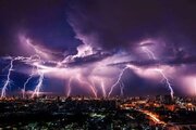 ببینید | تصاویری تماشایی از رعد و برق در آسمان چین