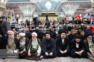 عکسی از نوه‌های امام خمینی در کنار رئیس قوه قضائیه/ محسن رضایی با لباس نظامی آمد+ تصاویر