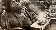 عکس/ بساط «کباب‌پزها» در کنار یکی از خیابان‌های تهران در دوران قاجار