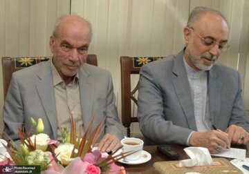 استاد داوری اردکانی؛ اسوهای برای نسل ما و نسلهای آینده استاد داوری اردکانی؛ اسوهای برای نسل ما و نسلهای آینده