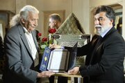 هشت نسل در سایه هندسه و هنر فارس؛ رونمایی از کتیبه نفیس خاتم و تجلیل از خاندان گلریز خاتمی