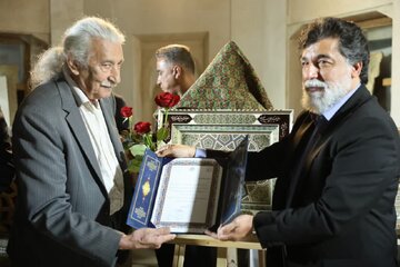 هشت نسل در سایه هندسه و هنر فارس؛ رونمایی از کتیبه نفیس خاتم و تجلیل از خاندان گلریز خاتمی
