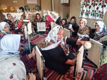 پیوند هنر، محیط‌زیست و گردشگری در قلعه بالا/ مجسمه‌های زاغ بور و یوز از دل بازیافت جان می‌گیرند